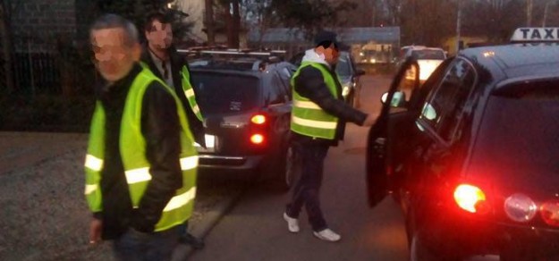(fot. Marcin Sikora) Pszczyńscy taksówkarze organizują prowokacje, by ujawnić kierowców oferujących przewozy osób bez wymaganych zezwoleń.