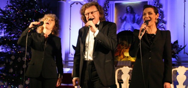 Alicja Majewska, Zbigniew Wodecki i Olga Bończyk zaśpiewali najpiękniejsze polskie kolędy. Akompaniował Włodzimierz Korcz.