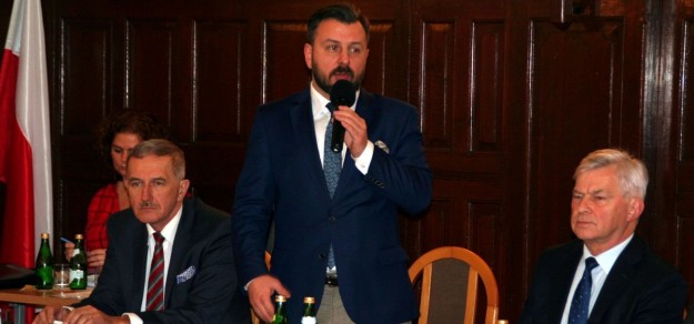 Paweł Sadza ma powody do satysfkacji. Do Rady Powiatu Pszczyńskiego dostał się też Krystian Szostak (z prawej).