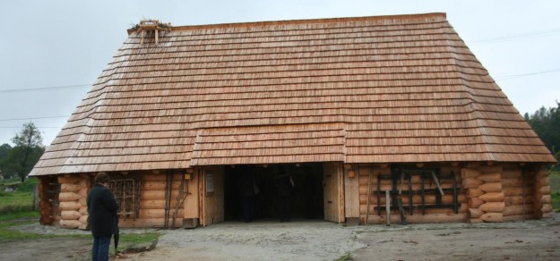 Wybudowana przez Szenderów XIX-wieczna stodoła pszczyńska stała się źródłem problemów.