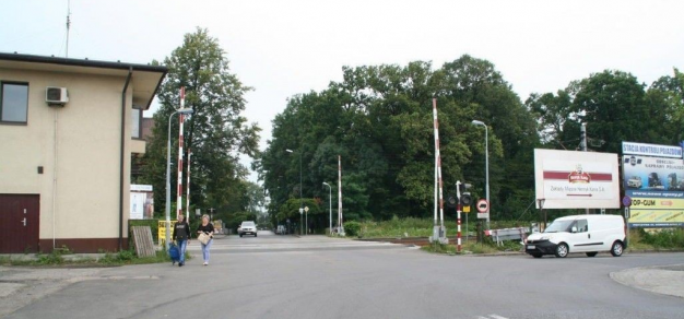 Przejazd kolejowy na ul. Dworcowej w Pszczynie. PKP PLK planowało zbudować tu tunel. / fot. archiwum