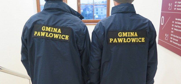 Kontrole prowadzone są przez pracowników urzędu, który często towarzyszą policjanci (fot. UG Pawłowice)