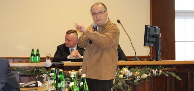 Lech Majewski podczas sesji Rady Miejskiej w grudniu 2015 r.