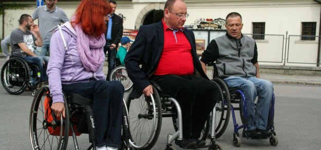 Na wózku jeździł m.in. burmistrz Dariusz Skrobol