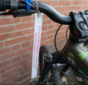 Pszczyńska policja przypomniała dziś rowerzystom o zapinaniu rowerów