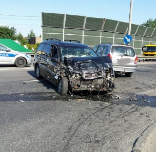 Na DK1 zderzyły się dwa samochody, trzy osoby ranne