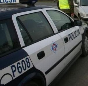 Fiat wjechał w ciężarówkę - policja szuka świadków
