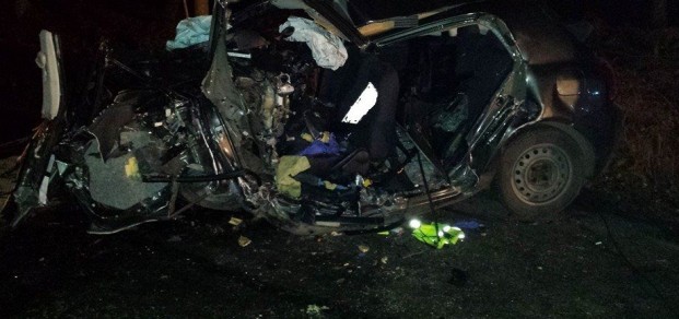 Toyota dwa razy uderzyła w drzewo. Kierowca zginął na miejscu. fot. Rojczyk Pomoc Drogowa