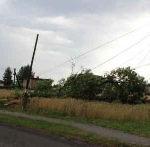 Krajobraz po wichurze: prąd już jest w całym powiecie