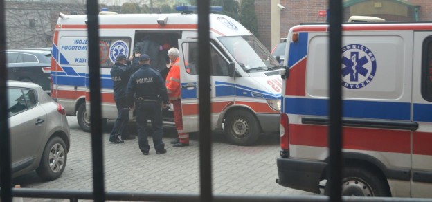 W wożenie Radosława M. z aresztu do sądu i z sądu do szpitala zaangażowane były aż dwie karetki.