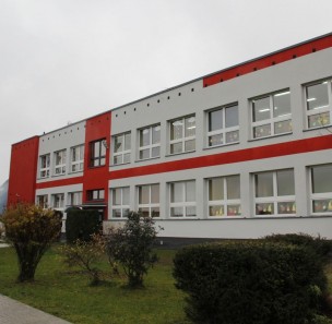 Budynek szkoły w Wiśle Małej ocieplony