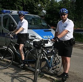 Policjanci i strażnicy miejscy na rowerach