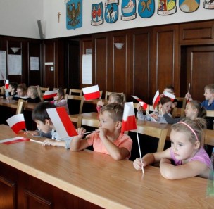 Dzieci z Ćwiklic i Rudołtowic odwiedziły Urząd Miejski