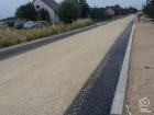 Na Topolowej w Górze kładą asfalt (fot. powiat pszczyński)