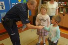 Dzieci z Goczałkowic spotkały się z policjantem (fot. KPP Pszczyna)