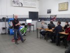 Uczniowie na szkoleniu z bezpiecznej jazdy motocyklem (fot. PZS nr 1 Pszczyna)