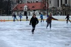 Pierwszy dzień na lodowisku w tym sezonie (fot. Natalia Modrzewska)