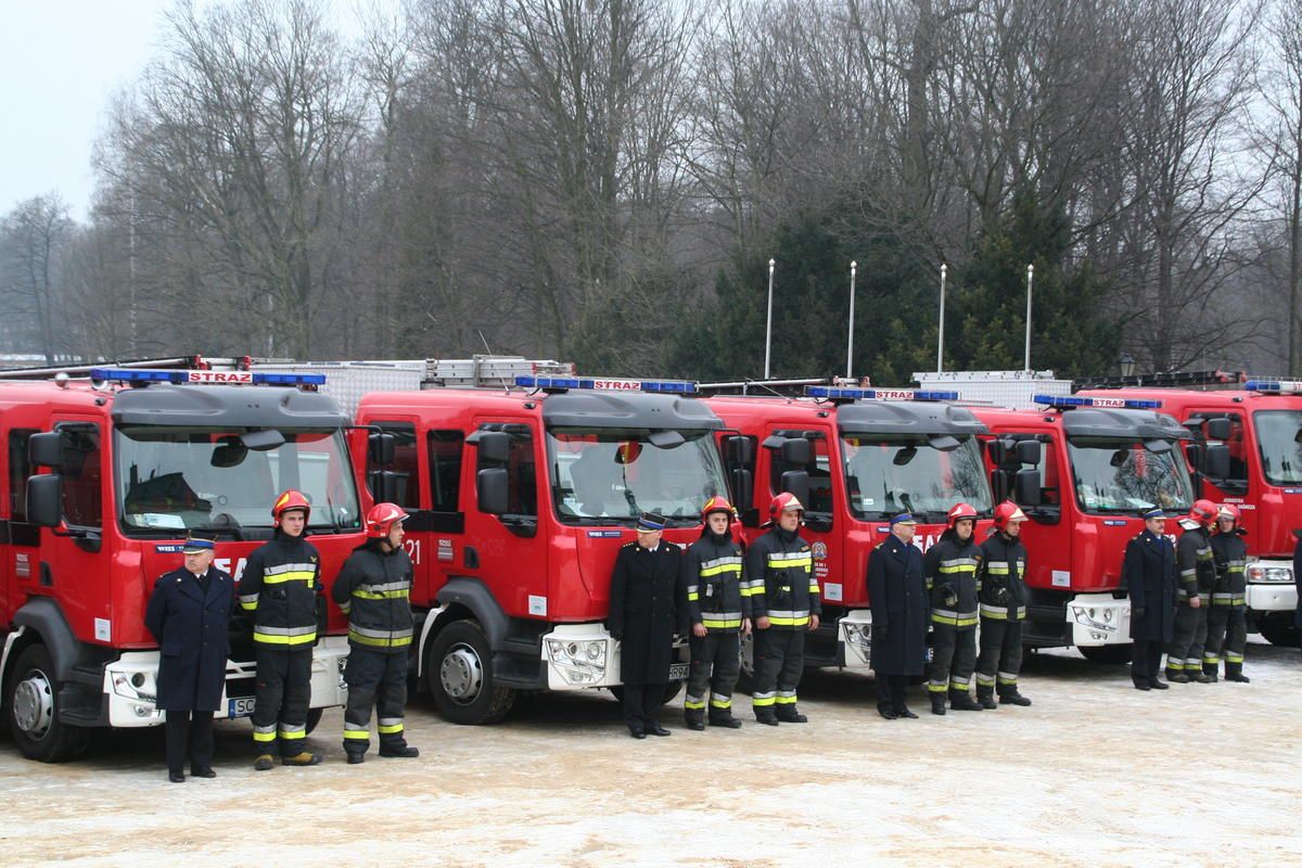 Piętnaście wozów strażackich wjechało do parku!