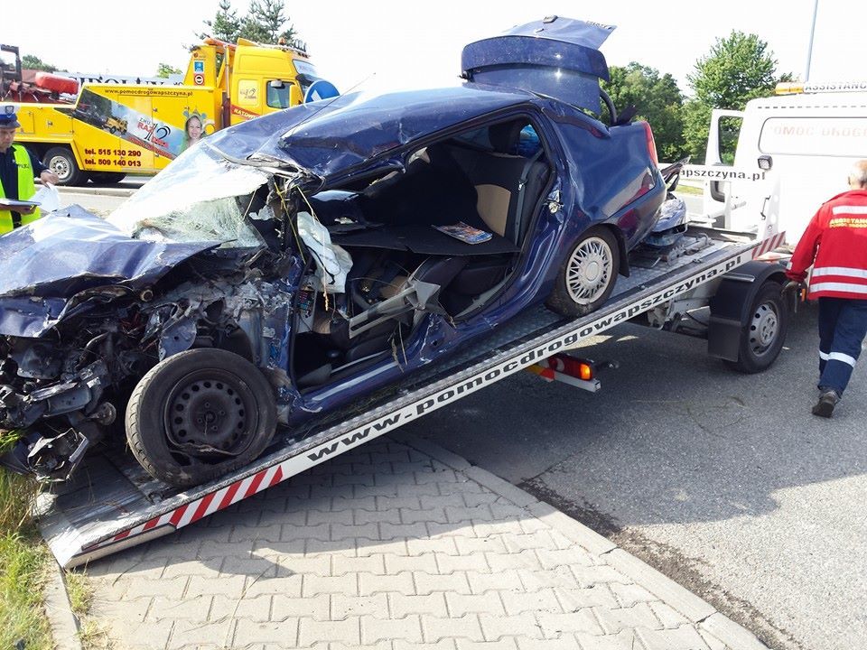 Wypadek w Warszowicach. Kierowca ciężarówki wymusił pierwszeństwo