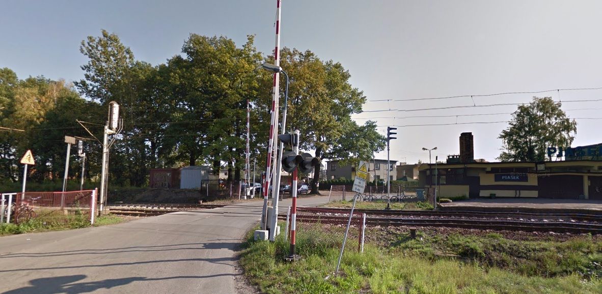 Uda się poszerzyć przejazd kolejowy w Piasku?