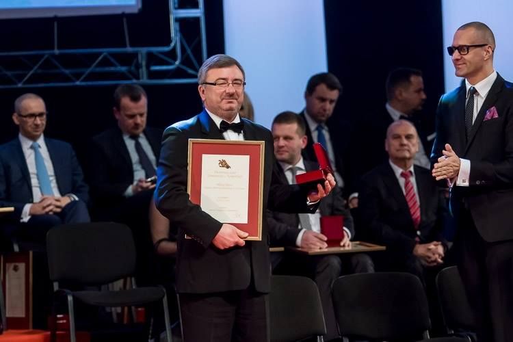 Maciej Kluss z nagrodą (fot. slaskie.pl)