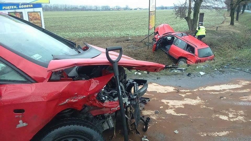 Wypadek w Mizerowie. Zderzyły się dwa auta