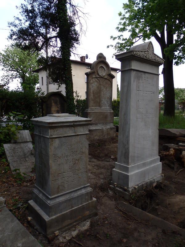 Prace renowacyjne na cmentarzu żydowskim
