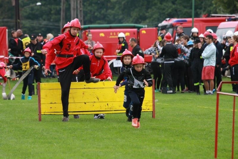 W zawodach udział wzięli młodsi oraz starsi strażacy (fot. UM Pszczyna)