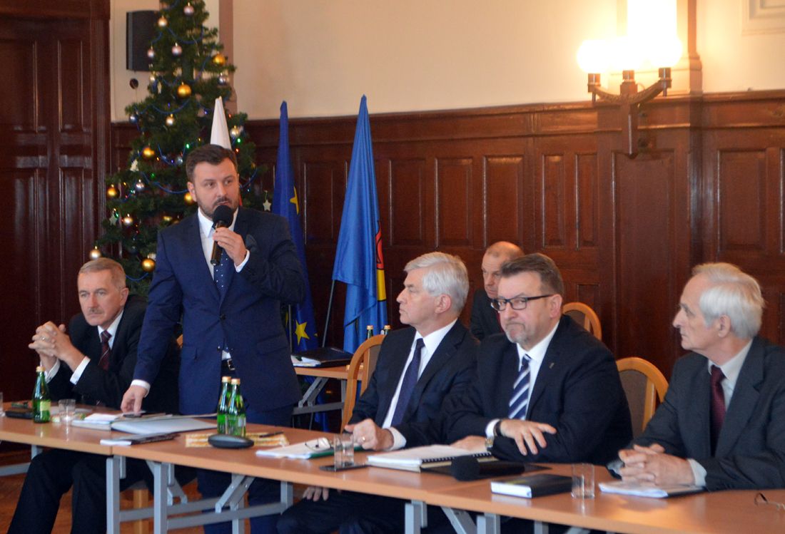 Starosta Paweł Sadza podziękował radnym za uchwalenie budżetu.