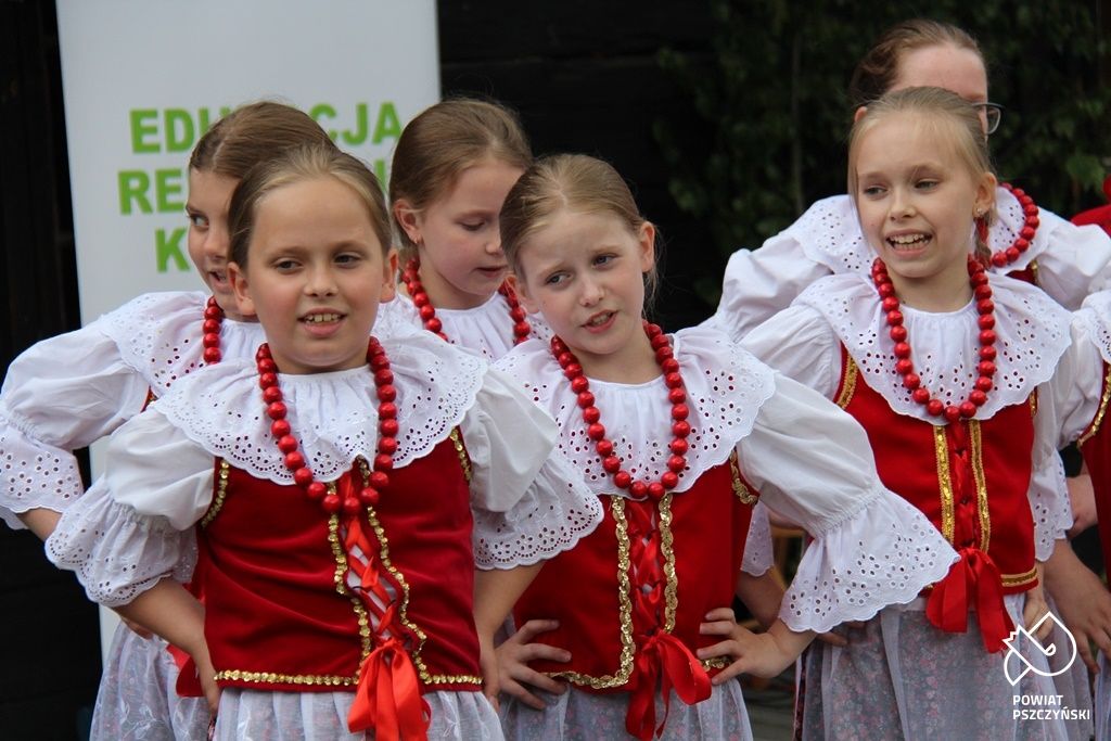 Mały Brzym: najmłodsi tańczyli i śpiewali w Skansenie