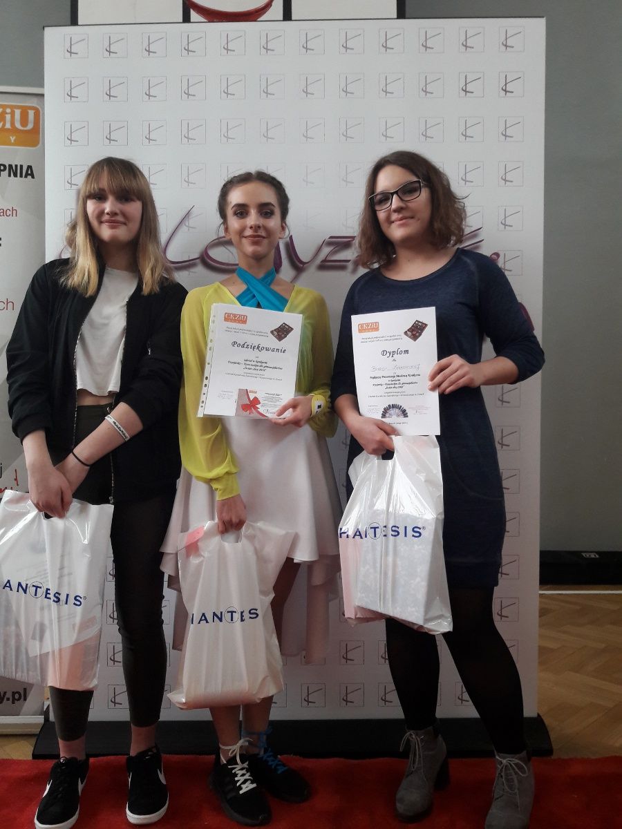 Sukces uczennic z Pielgrzymowic w konkursie fryzjersko-krawieckim