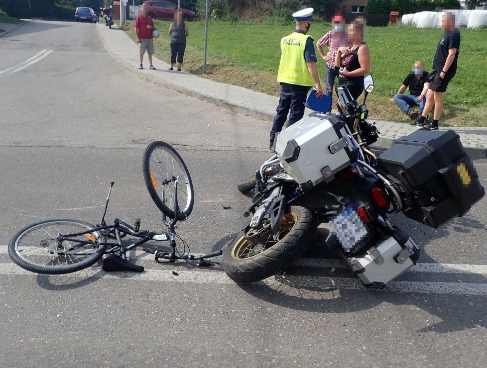 Wypadek w Krzyżowicach. 10-letni rowerzysta trafił do szpitala
