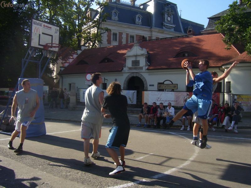 Koszykówka uliczna na Rynku
