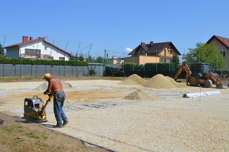 W gmine Suszec remontują drogi i budują boiska